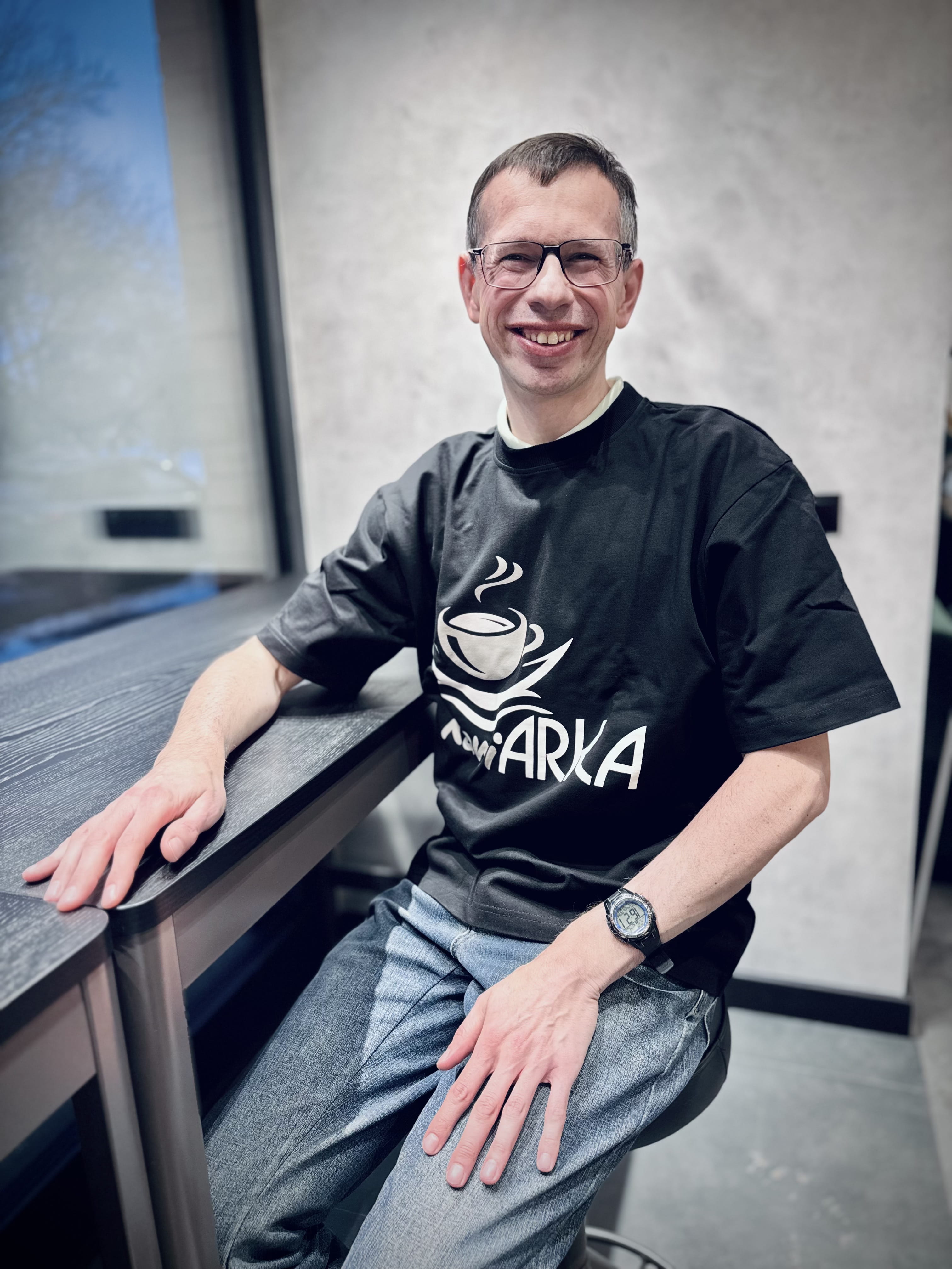 Michał z zespołu KawiARKI